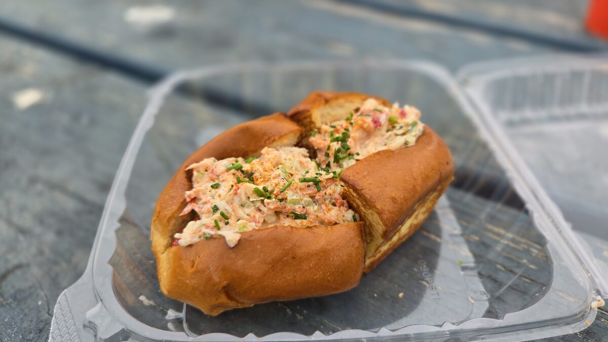 Maine Style lobster roll